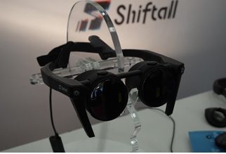 Shiftall　VRヘッドセット